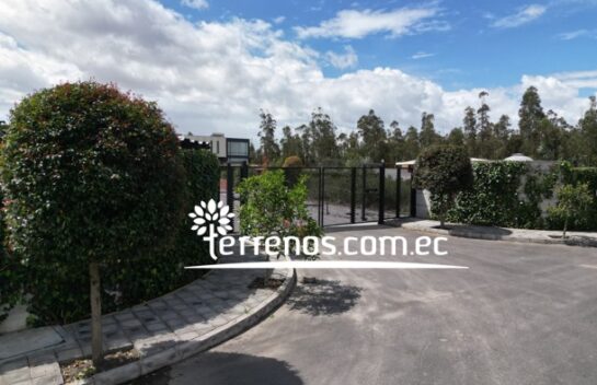 Lote de terreno en venta en Llano Chico 1.140 m2 Urbanización Privada El Arupo I, Av. Simon Bolivar