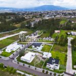 Vista adicional de terreno en venta en LLano Chico, Quito, Pichincha