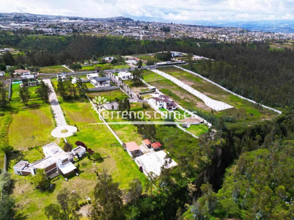 Vista adicional de terreno en venta en LLano Chico, Quito, Pichincha