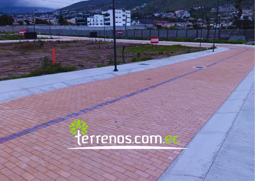 Vista adicional de terreno en venta en Pomasqui, Quito, Pichincha