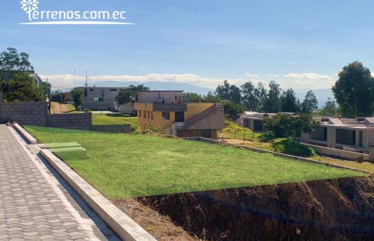 Terreno de 446 m2 Urb. privada CIMA San Juan de Cumbayá
