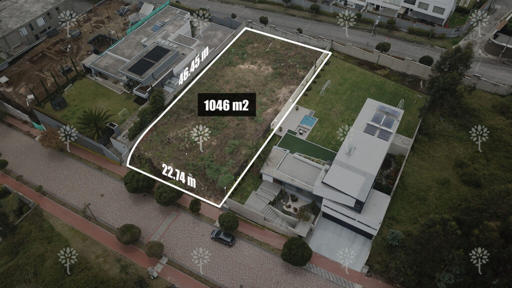 Vista adicional de terreno en venta en Cumbayá, Quito, Pichincha