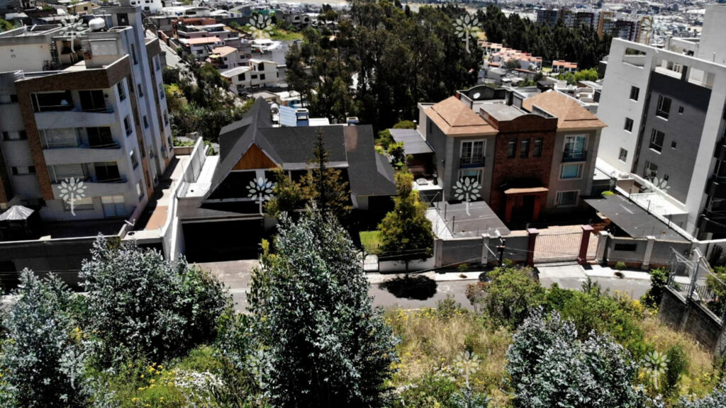 Vista adicional de terreno en venta en El Bosque, Quito, Pichincha
