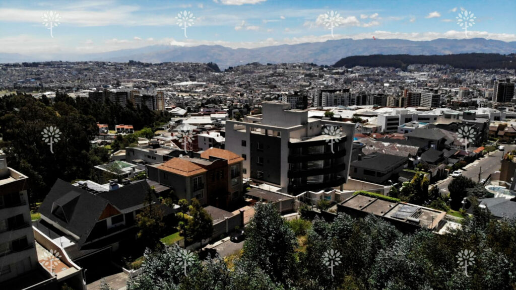 Vista adicional de terreno en venta en El Bosque, Quito, Pichincha