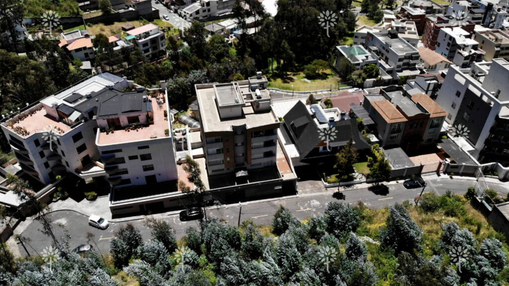 Vista adicional de terreno en venta en El Bosque, Quito, Pichincha