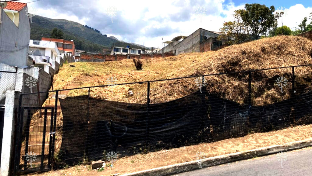 Vista adicional de terreno en venta en Quito, Pichincha