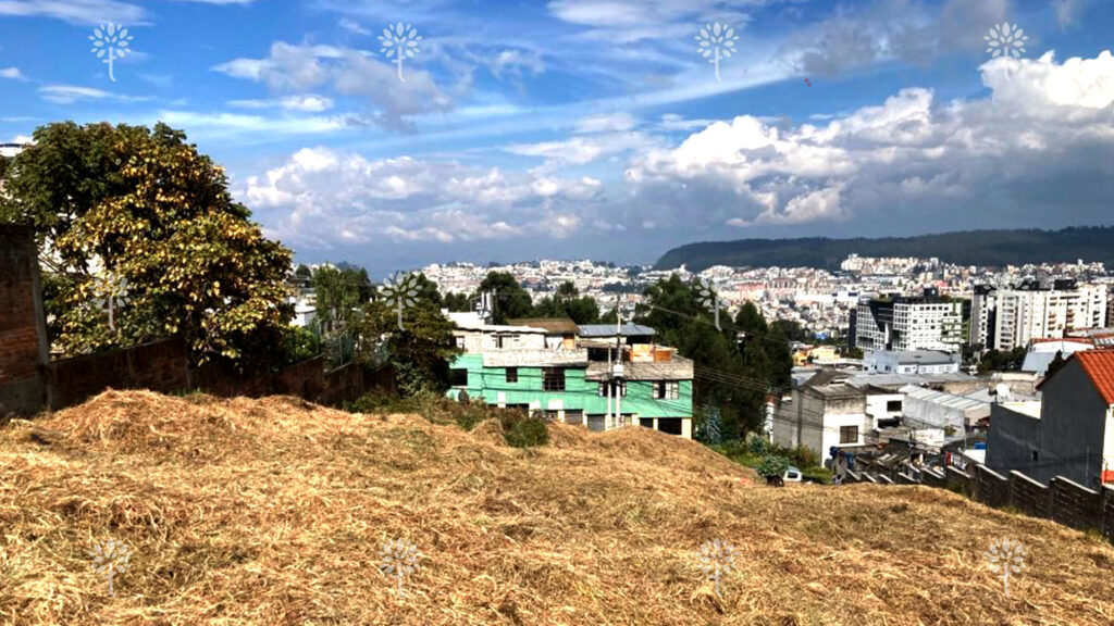 Vista adicional de terreno en venta en Quito, Pichincha