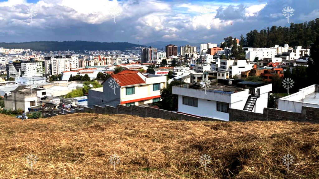 Vista adicional de terreno en venta en Quito, Pichincha
