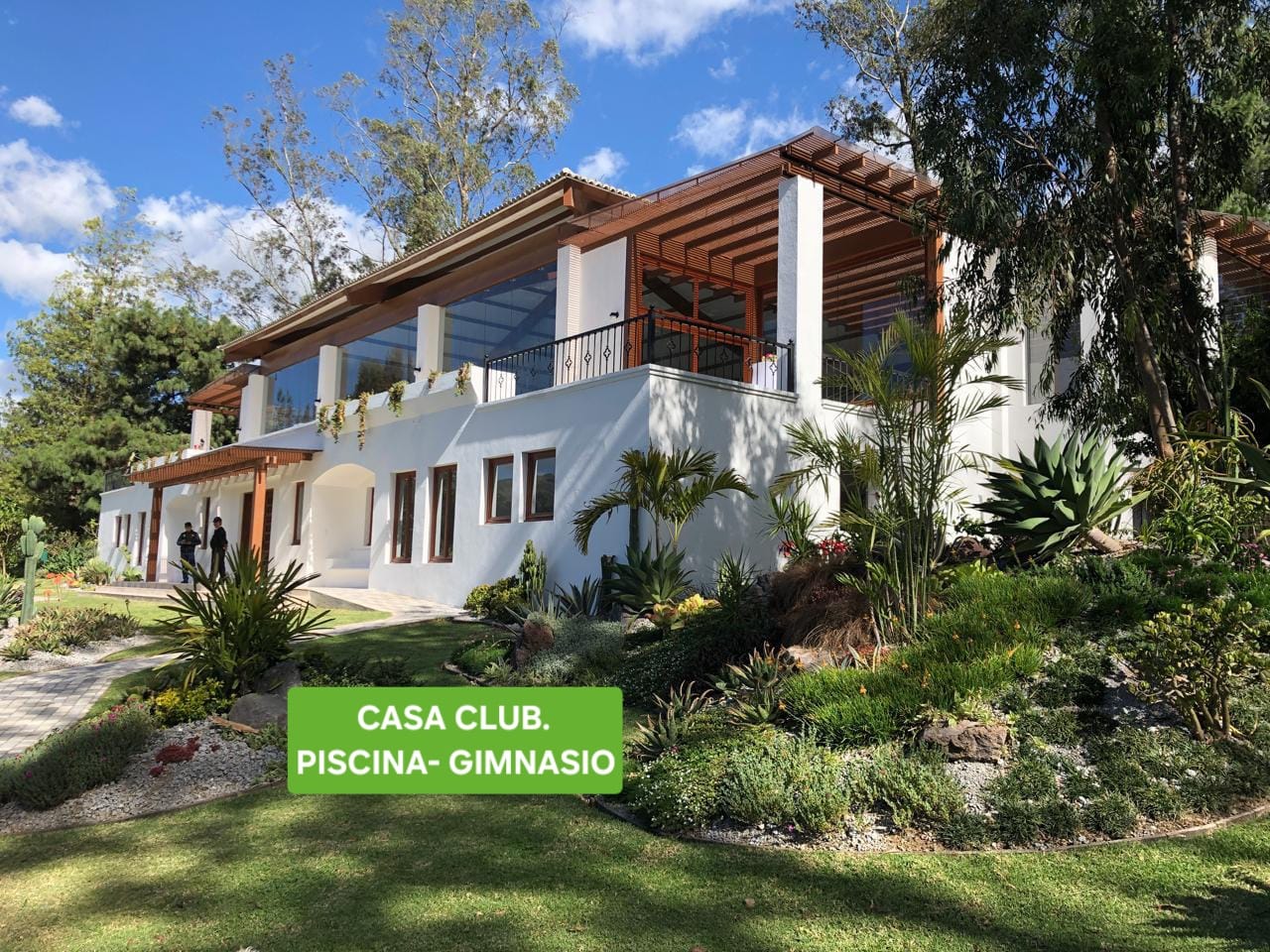 Vista adicional de terreno en venta en Checa, Quito, Pichincha